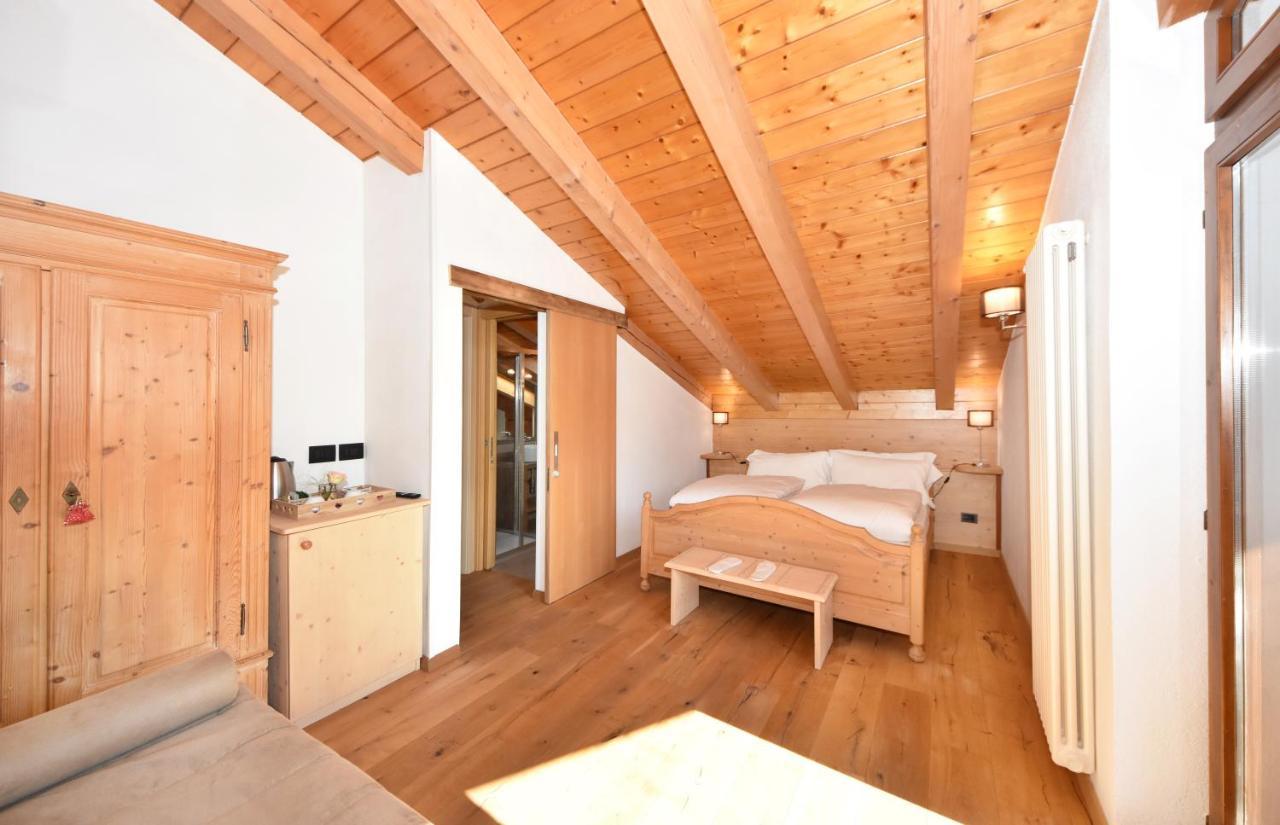 Lo Chalet Delle Ville วาเรนา ภายนอก รูปภาพ