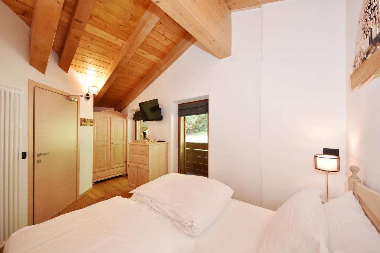 Lo Chalet Delle Ville วาเรนา ภายนอก รูปภาพ