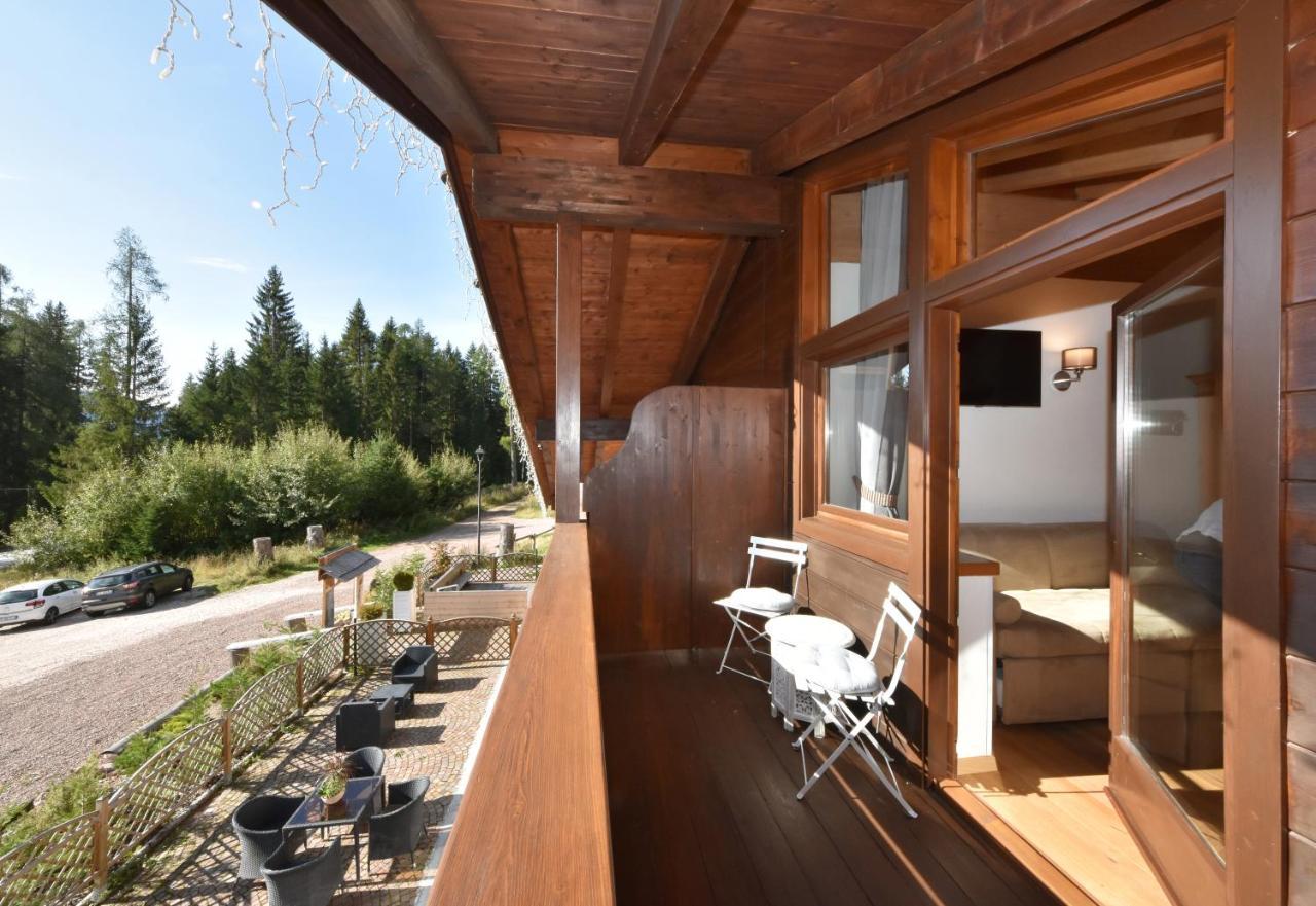 Lo Chalet Delle Ville วาเรนา ภายนอก รูปภาพ