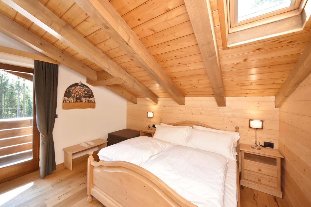 Lo Chalet Delle Ville วาเรนา ภายนอก รูปภาพ