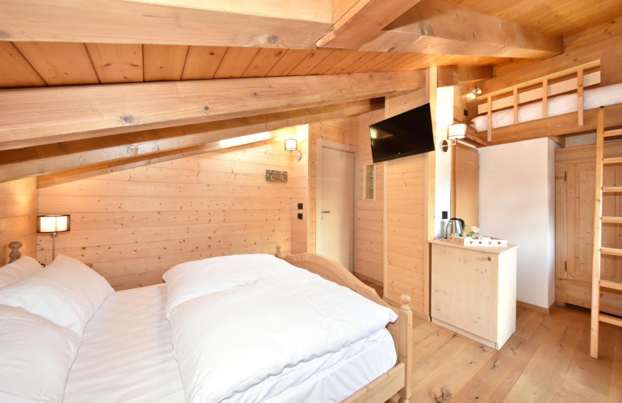 Lo Chalet Delle Ville วาเรนา ภายนอก รูปภาพ