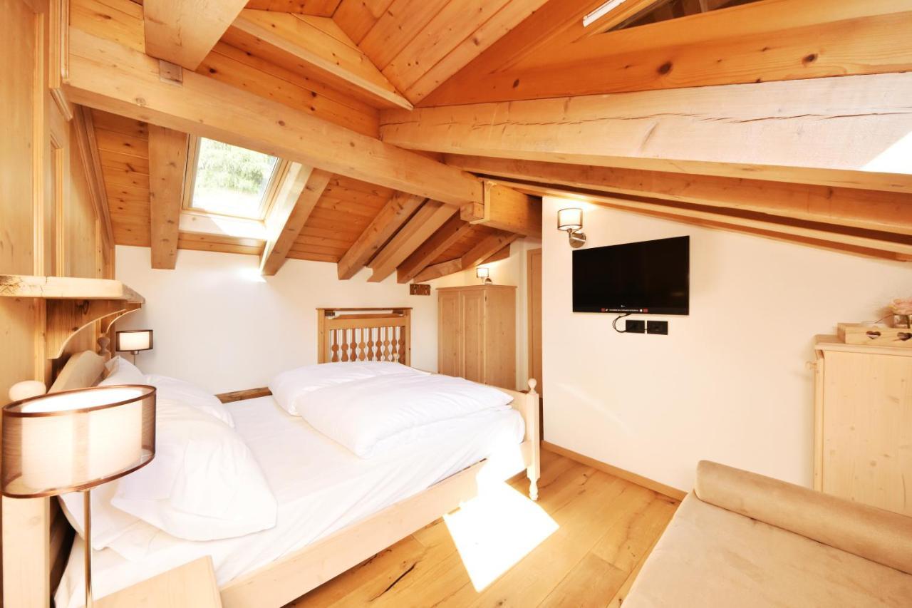 Lo Chalet Delle Ville วาเรนา ภายนอก รูปภาพ
