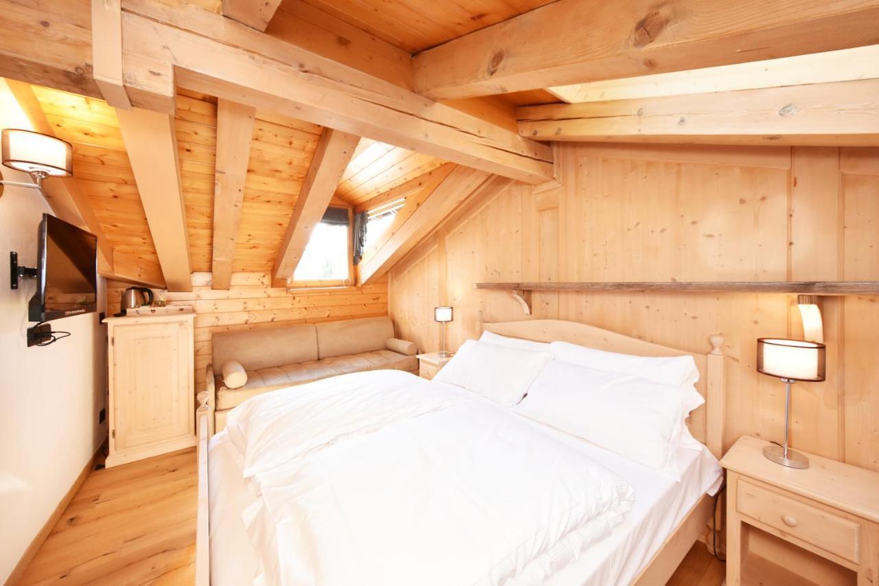 Lo Chalet Delle Ville วาเรนา ภายนอก รูปภาพ