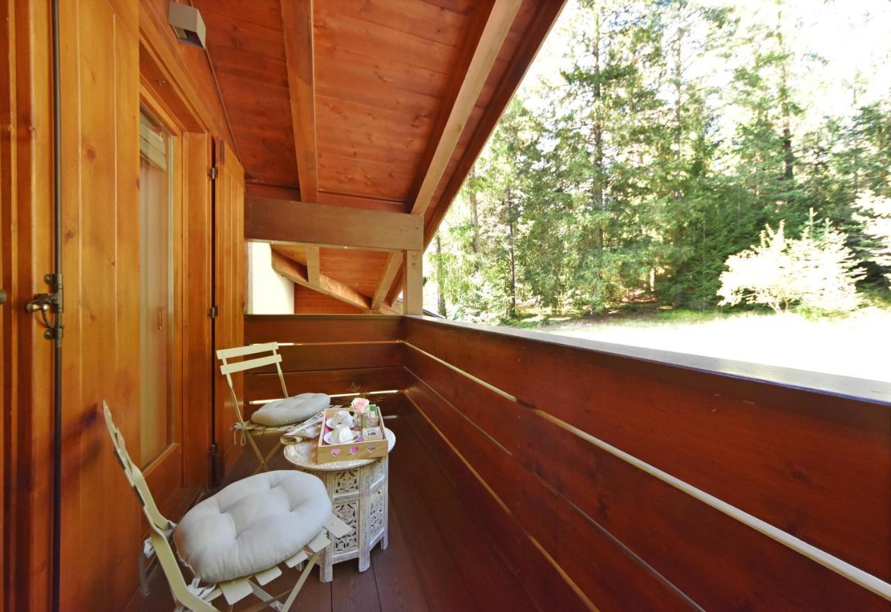 Lo Chalet Delle Ville วาเรนา ภายนอก รูปภาพ