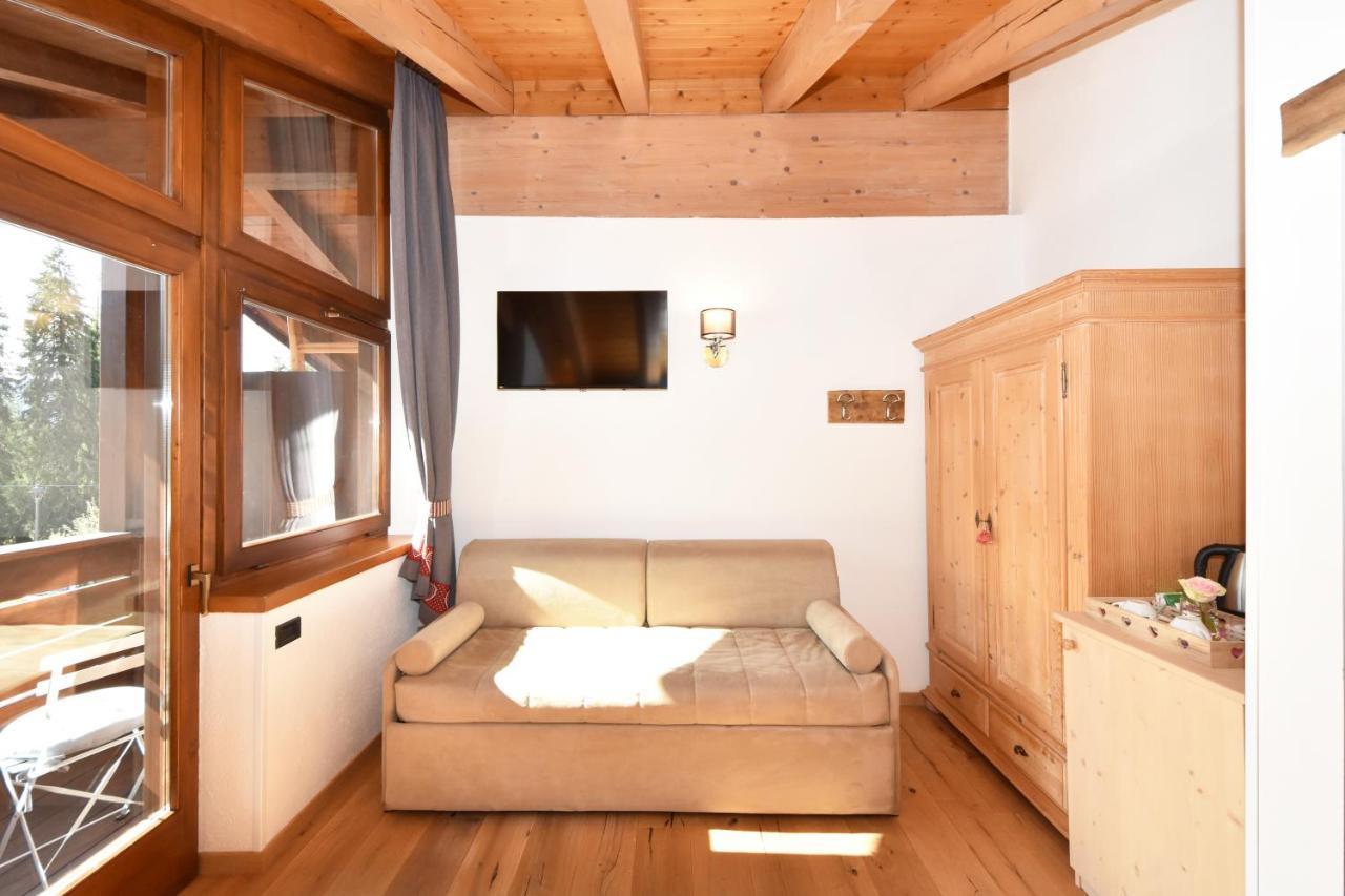 Lo Chalet Delle Ville วาเรนา ภายนอก รูปภาพ